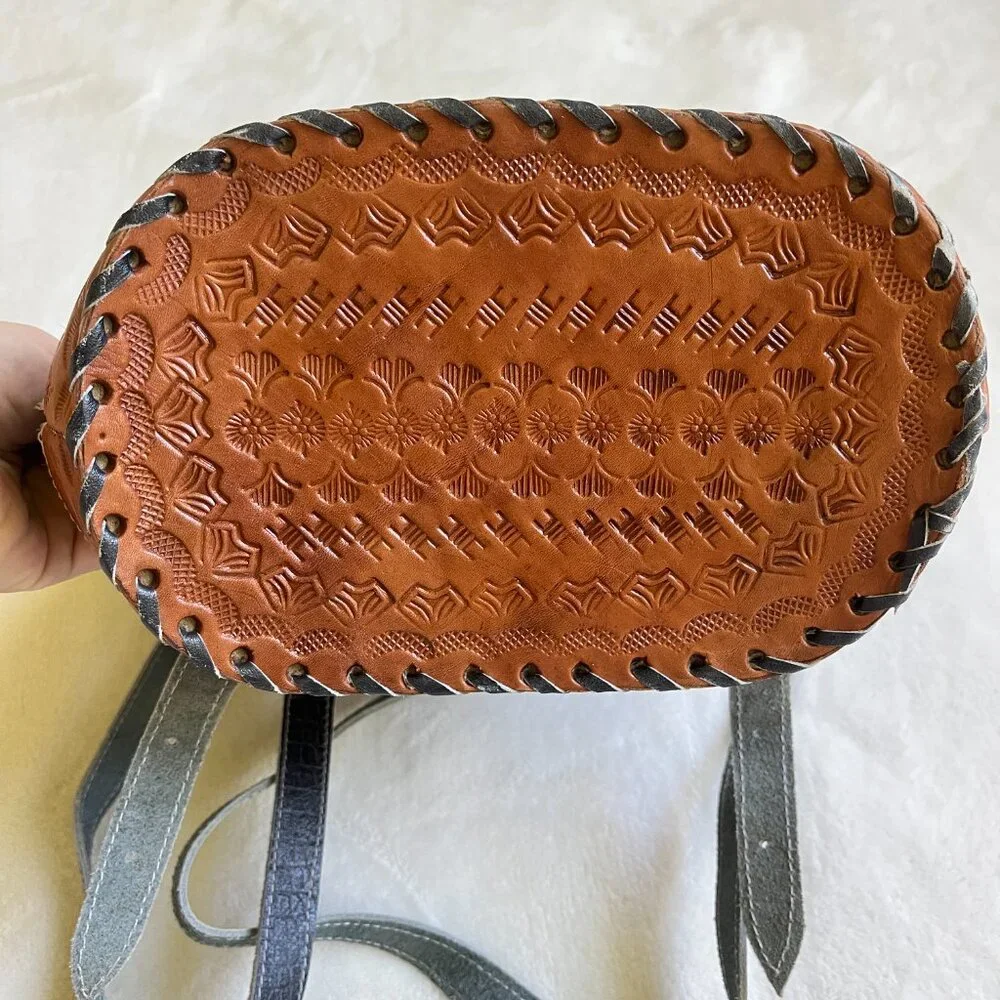 3/$30 🌟 Vintage El Salvador Leather Backpack - Picture 4 of 11